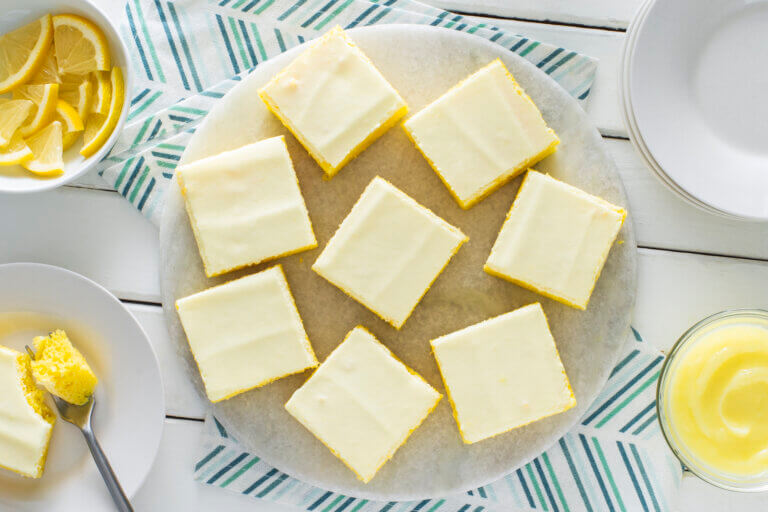 Gâteau à trous au citron