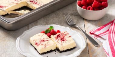 Barres au mousse chocolat blanc et aux framboises